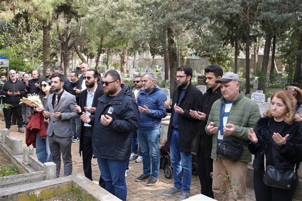 Merhum Güler, vefatının birinci yılında mezarı başında anıldı<