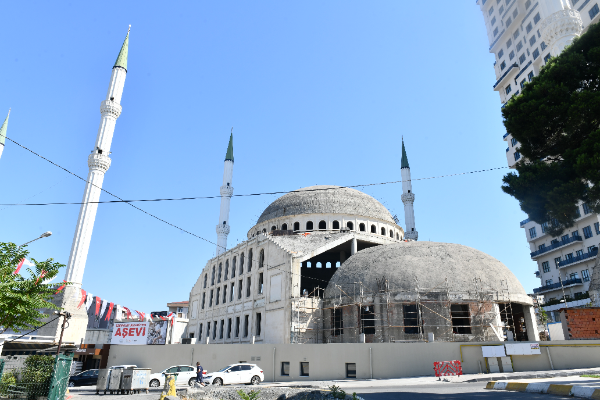 Esenyurt'ta Yıldız Cami projesinin tamamlanması için çalışma başlatıldı<