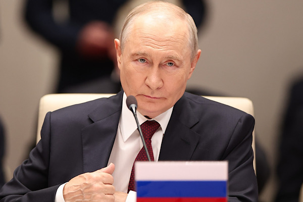 Putin: BM'nin dünya işlerinde merkezi bir rol oynadığı konusunda şüphe yok<