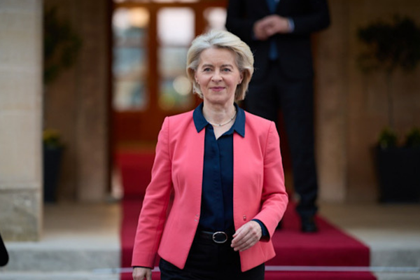 Von der Leyen, Kazakistan Cumhurbaşkanı Tokayev'i Brüksel'de ağırladı<