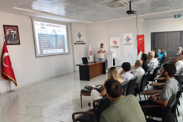 Batman’da sivil toplum temsilcilerine aile sağlığı eğitimi<