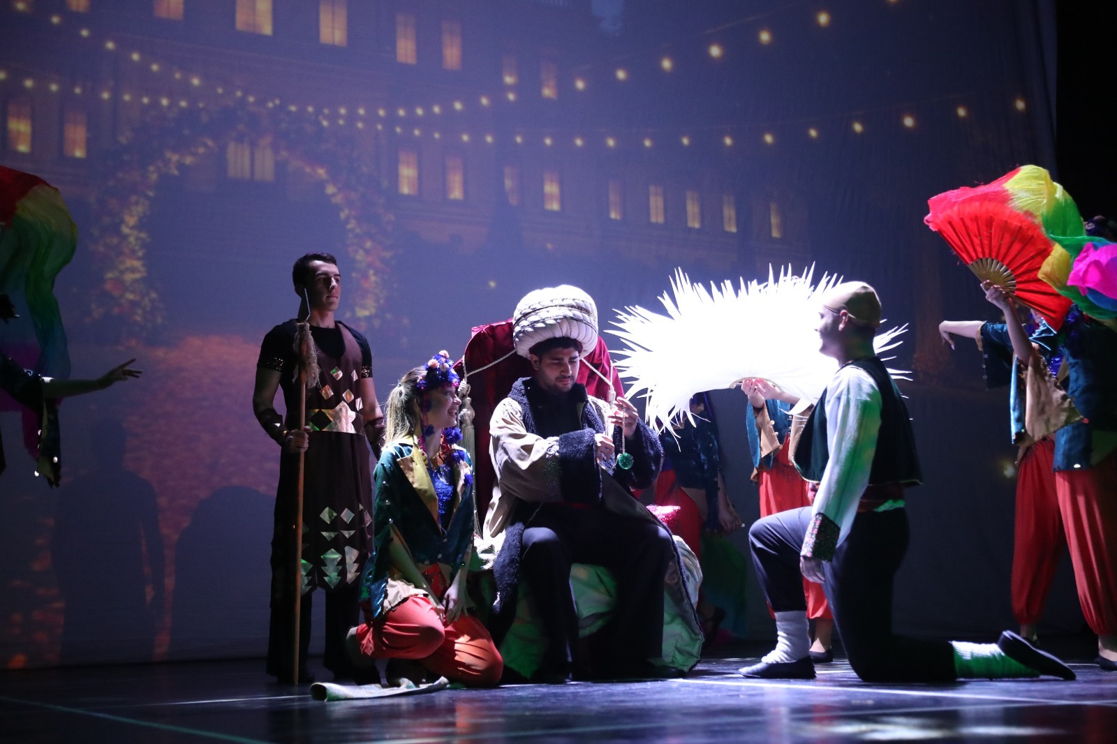 İzmit Halk Dansları Topluluğu'ndan “Sihirli Kolye” teatral gösterisi