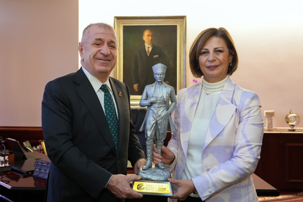 Özdağ'dan Başkan Ünlüce'ye ziyaret<