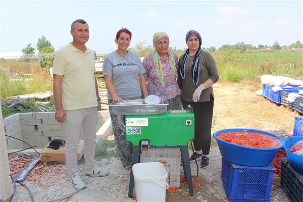 Antalya Büyükşehir Belediyesi’nden domates-biber sıkma makinesi hibesi<