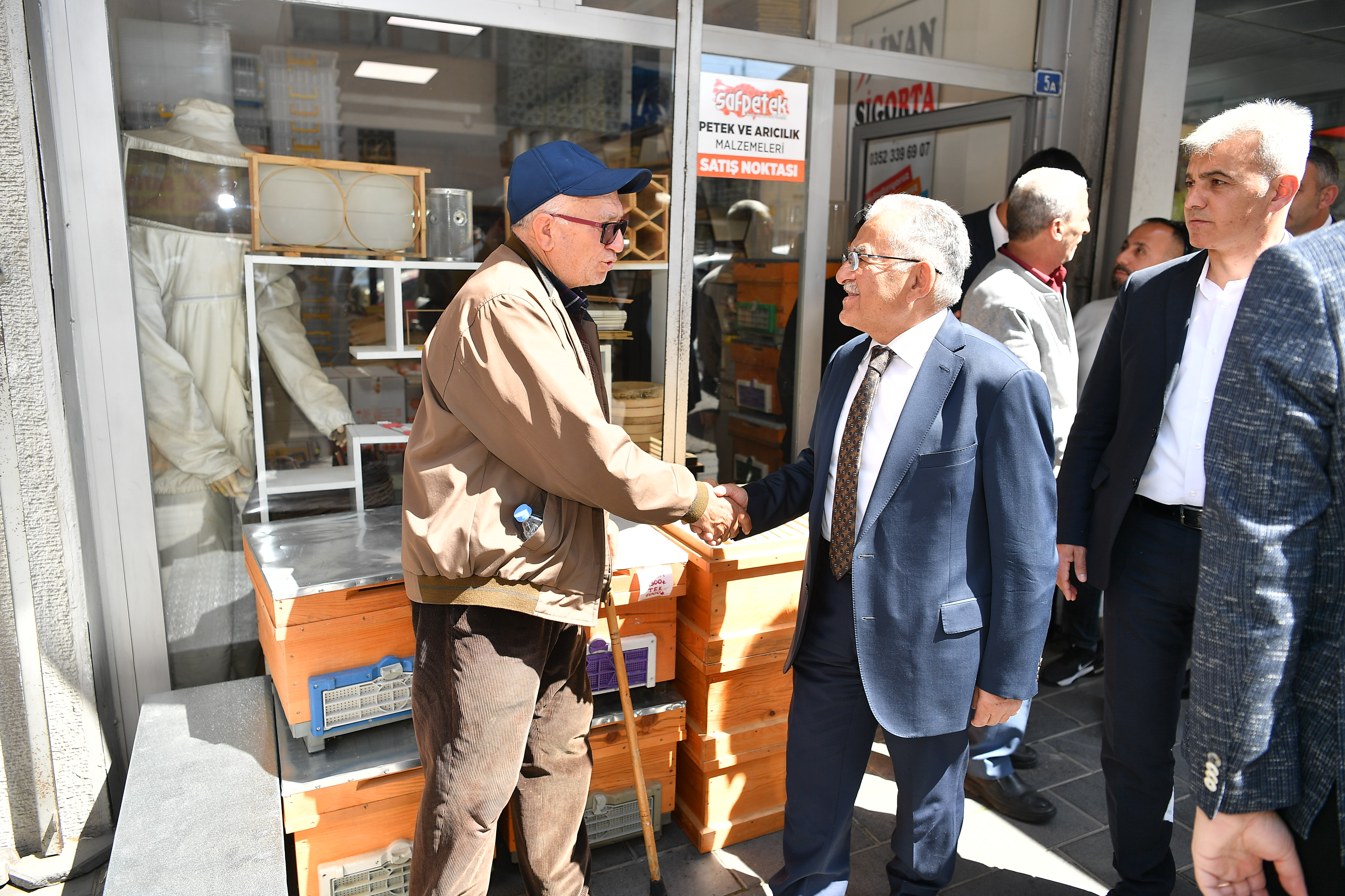 Başkan Büyükkılıç, yeniden seçilmesinin ardından ziyaretlerini sürdürüyor<