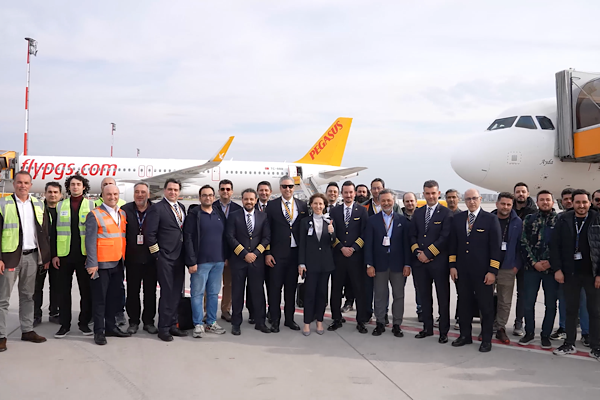 İran’da mahsur kalan Pegasus uçağı 52 gün sonra Sabiha Gökçen’de alkışlarla karşılandı 