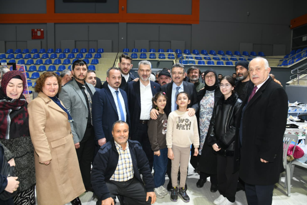 Başkan Genç, Beşikdüzü’nde vatandaşlarla iftarda buluştu<