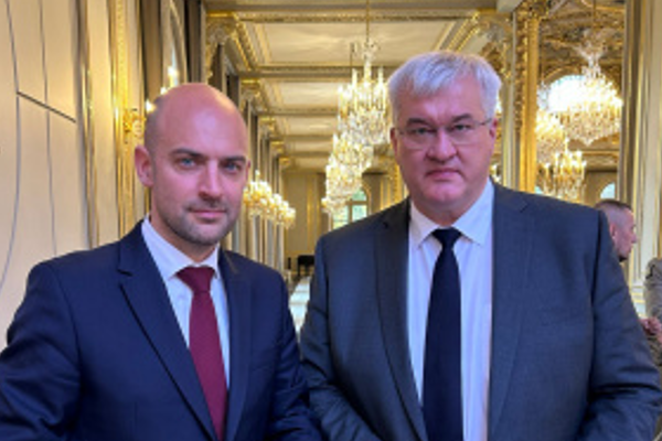 Sybiha, Fransız mevkidaşı Barrot ile bir araya geldi <