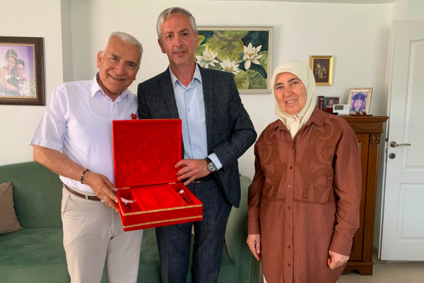 İzmit Belediyesi’nden Gazilere vefa ziyareti<
