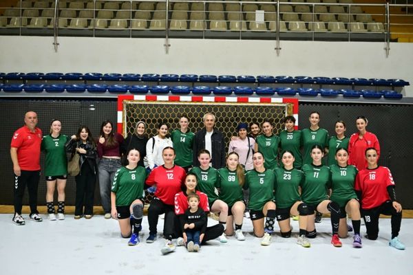 Kepez Belediyespor, İzmir Büyükşehir Belediyespor’u 30-26 yendi<