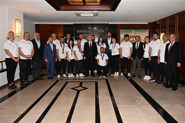 Başkan Yavaş, ASKİ Spor’un şampiyon sporcularını ağırladı<