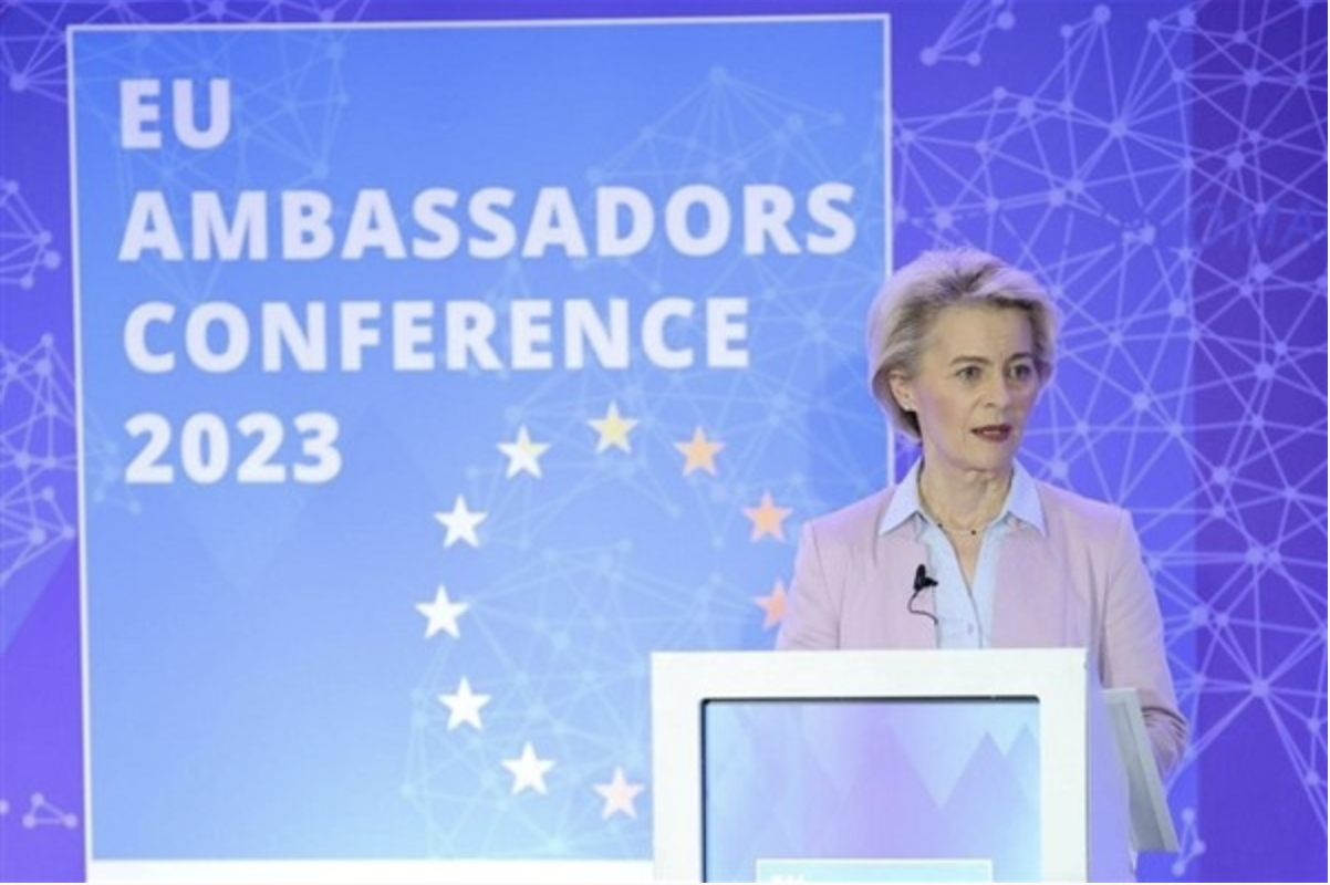 Von der Leyen: Rusya  ayrım gözetmeksizin sivilleri öldürdürüyor<
