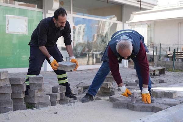 Etimesgut’ta Fen İşleri ekiplerinin altyapı ve üstyapı mesaisi sürüyor<