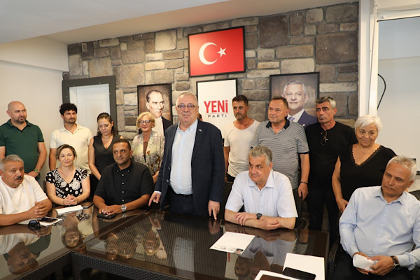 CHP'den istifa eden Başkan Ertaş ve 19 meclis üyesi Yeni Parti'ye katıldı<