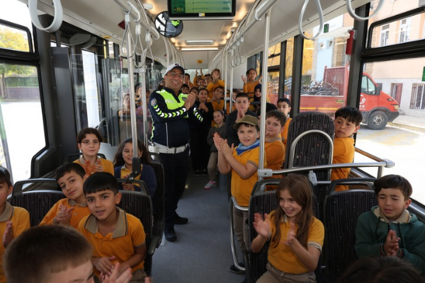 Konya’da Nezaket Otobüsü ile 2 bin 220 öğrenciye trafik eğitimi verildi<