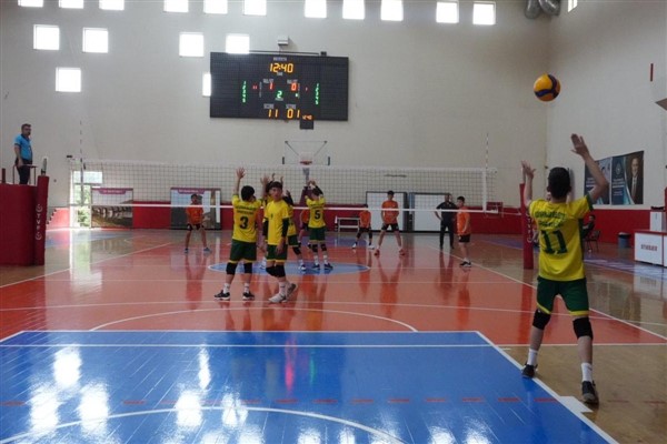 Öz Kayapınar midi erkek voleybol takımı, Türkiye finallerinde<
