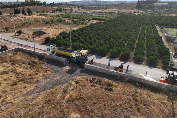 İzmir’de bayramda da yol çalışmaları devam etti<