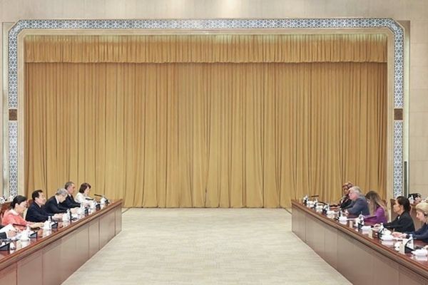 Kadın diplomatlardan Xinjiang’a ziyaret<