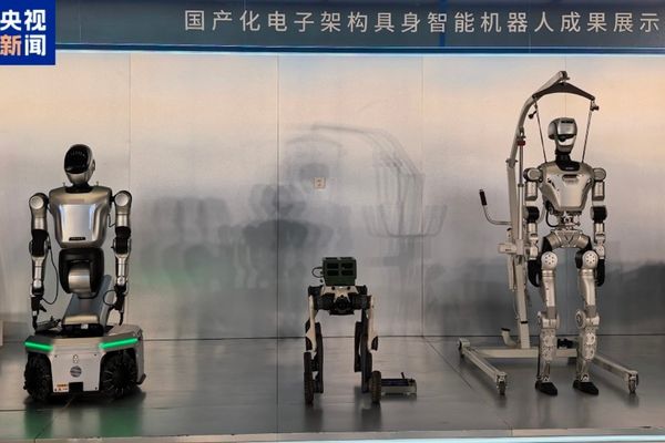 Yerli elektronik mimariye sahip EAI robotu görücüye çıktı<