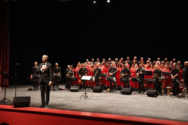 Eskişehir’de Türk Halk Müziği Korosu konser verdi