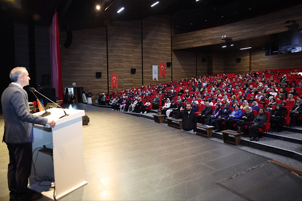 Çayırova’da 8 Mart’a özel program düzenlendi<