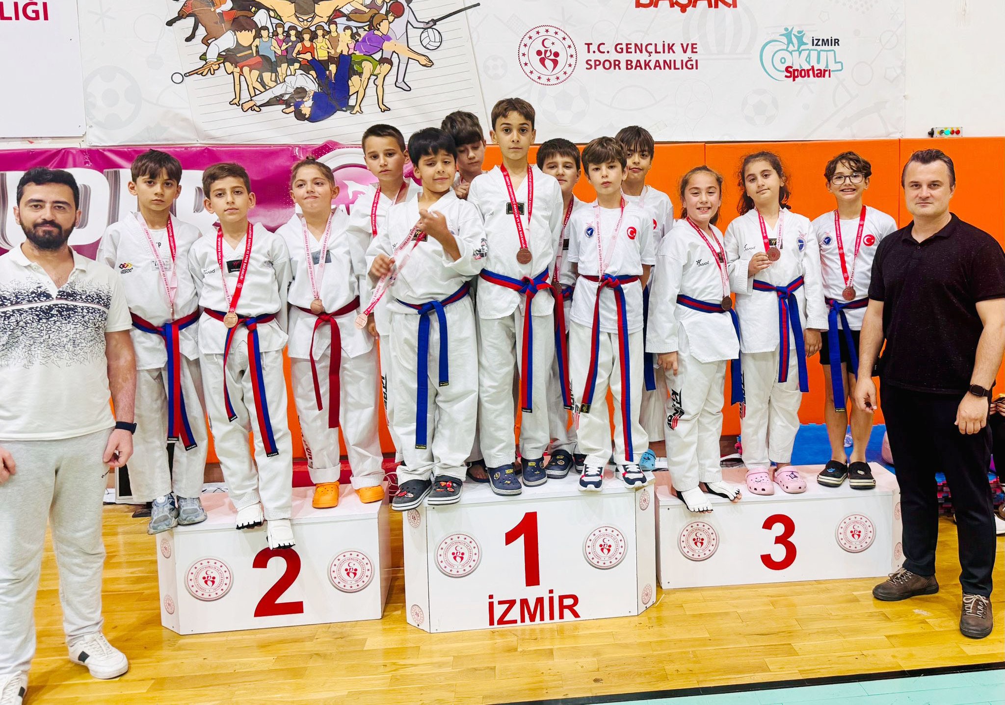 İzmir tekvando müsabakalarında Aliağa’dan 20 madalya 