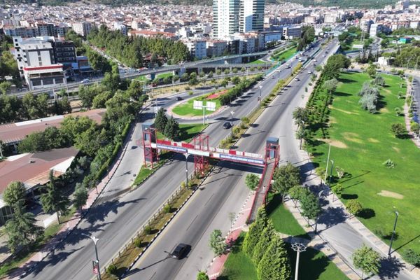 Kuşlubahçe’de üst geçide asansör yapıldı<