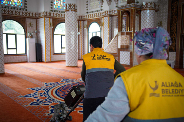 Aliağa’da ramazan öncesi ibadethane temizliği<
