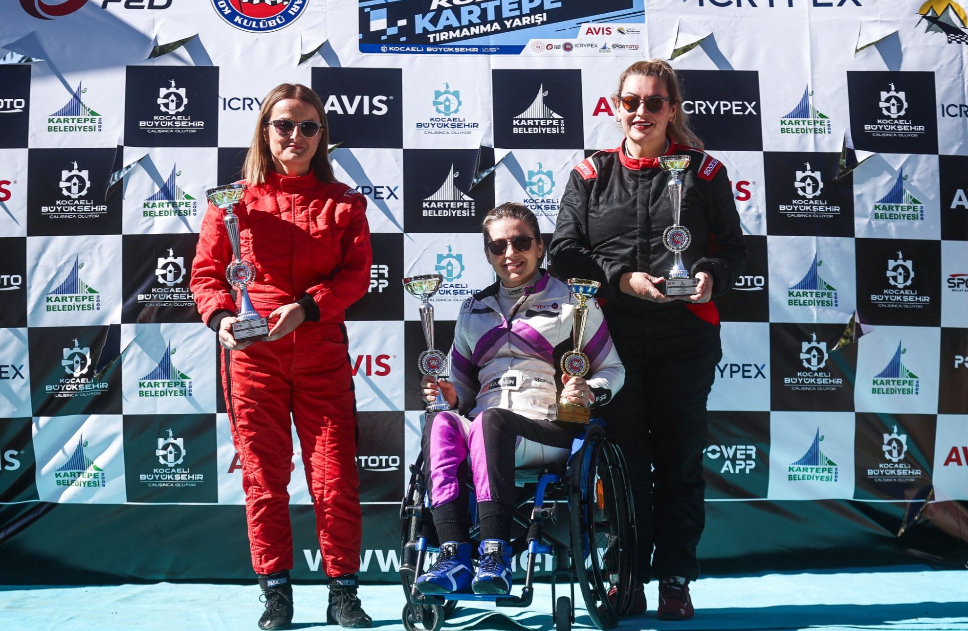 Engelli kadın ralli pilotu Keskin'den Kartepe Tırmanma Yarışında yeni başarılar<