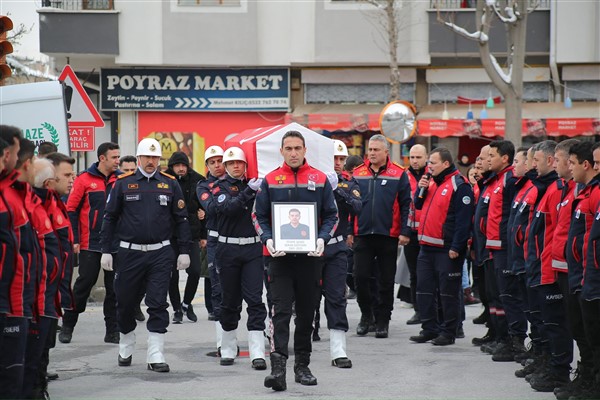 Başkan Büyükkılıç, şehit itfaiye görevlisi Dağtekin'in cenaze törenine katıldı