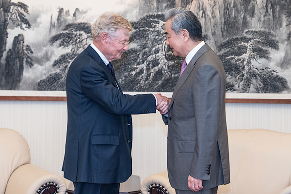 Wang Yi’den İsveç iş dünyasına Çin’le işbirliğini güçlendirme çağrısı<