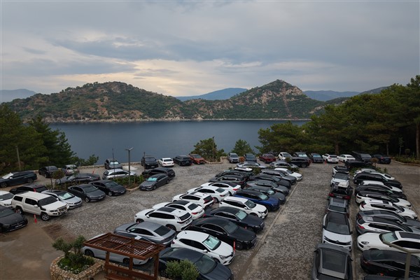 Marmaris'te otel dolulukları tartışılırken İçmeler'de araç yoğunluğu dikkat çekti<