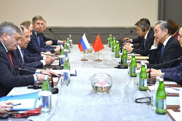 Wang Yi ve Lavrov Bakü'de bir araya geldi<