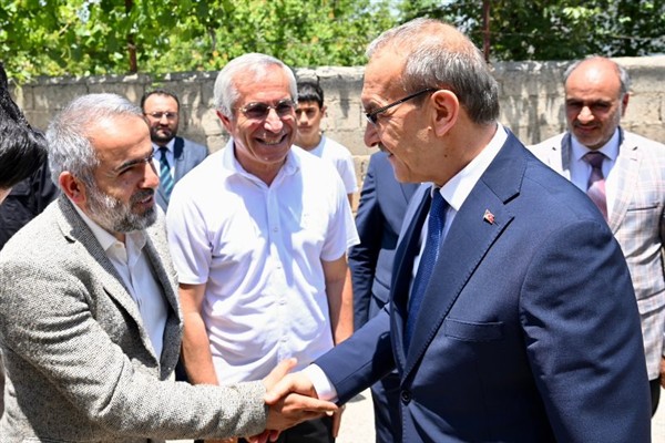 Vali Yavuz, Yeşiltepe Eski Camii’nin açılışına katıldı<