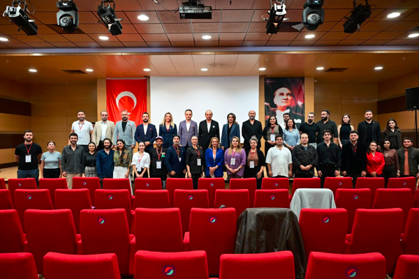 Kepez Kent Tiyatrosu sanatçıları, belediye bünyesinde çalışacak<