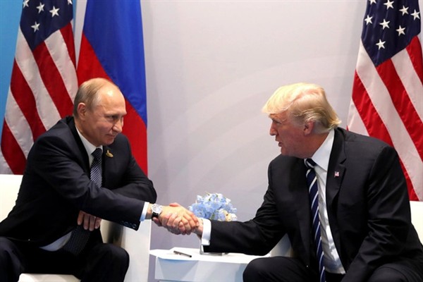 Trump, Putin ile yapacağı görüşmelerde Ukrayna'ya toprak geri vermeye çalışacağını söyledi<
