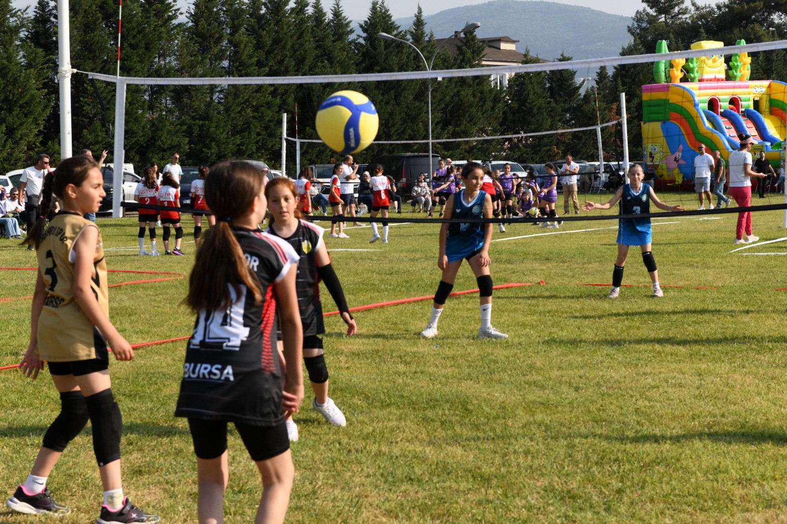  Osmangazi’de kız çocukları için Mini Voleybol Şenliği <