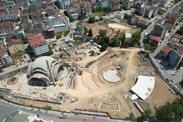 Çayırova Kent meydanında çalışmalar devam ediyor<