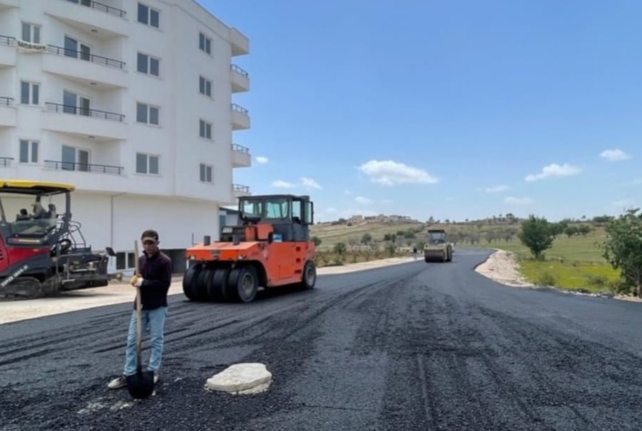 Şehit Öğretmen Sıtkı Abdioğlu Caddesi'nde asfalt çalışması başladı