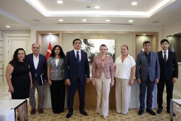 Kırgız Cumhuriyeti Antalya Başkonsolosu Myrzabekoviç'den, Başkan Vekili Özdemir’i ziyaret