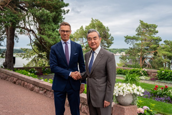 Çin Dışişleri Bakanı Wang Yi'nin Finlandiya temaslarında iş birliği ve güven vurgusu<