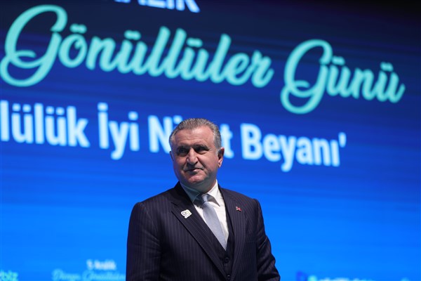 Bakan Bak’tan milli sporculara tebrik mesajı<