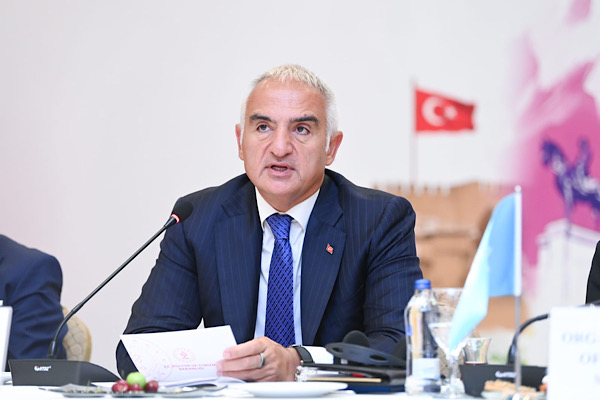 Bakan Ersoy, Vatikan Devlet Başkanı Papa 14. Leo’yu Ankara’da karşıladı