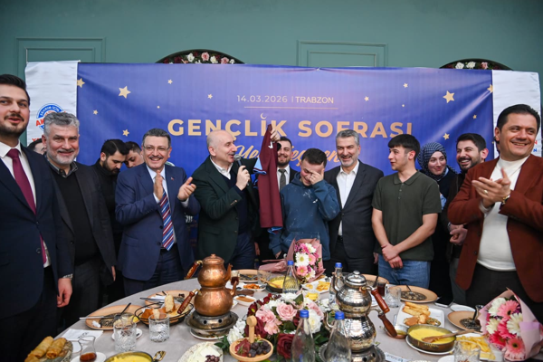 Başkan Genç, sahurda gençlerle bir araya geldi