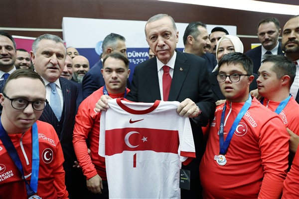 Cumhurbaşkanı Erdoğan, Down Sendromlu Futsal Milli Takımı ile bir araya geldi