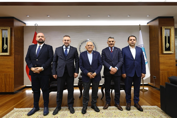 Başkan Büyükkılıç'a ziyaretler sürüyor<