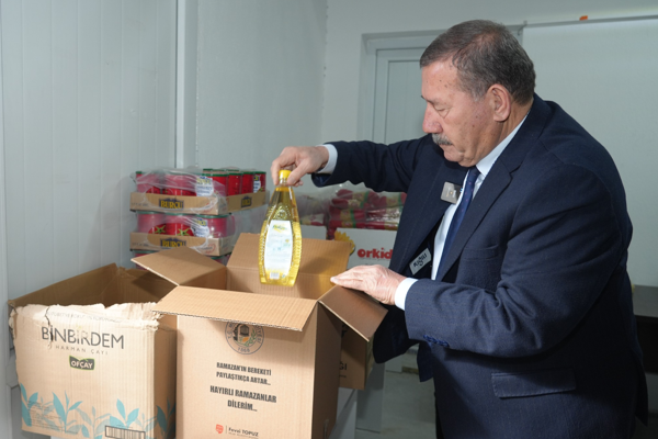 Milas Belediyesi gıda kolisi dağıtımlarını sürdürüyor