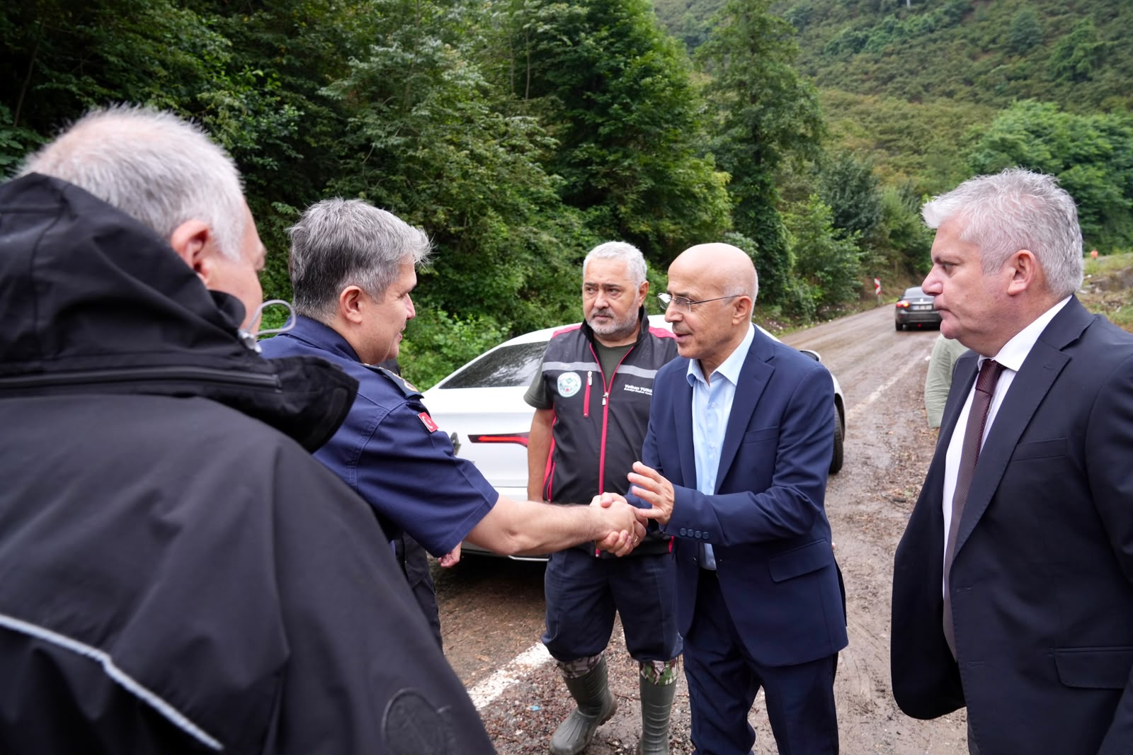 Giresun Belediyesi selden etkilenen ilçeler için seferber oldu