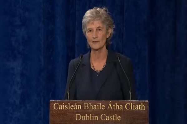 İrlanda başkanlık seçimlerini sol görüşlü Catherine Connolly ezici bir üstünlükle kazandı<