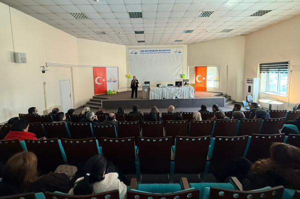 Van Büyükşehir Belediyesi'nden personele etkili konuşma eğitimi <